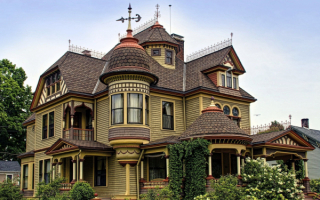 Красивая вилла с эркером и мансардой