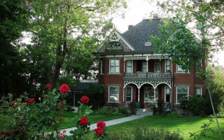 Двухэтажный дом с гаражом