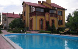 Дом с бассейном