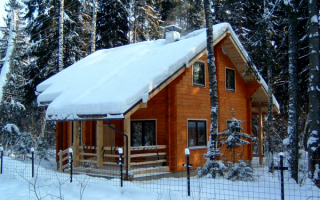 Домик в зимнем лесу