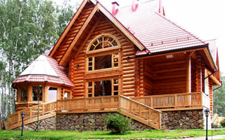 Деревянный дом с верандой