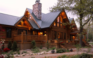 Дом с мансардой и баконом