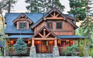 Деревянный дом с мансардой