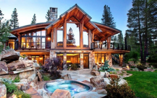 Деревянный особняк в лесу