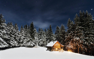 Избушка  в зимней тайге