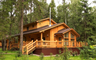 Дом из бруса в лесу