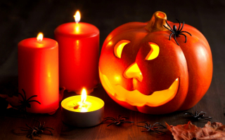 Праздник Хэллоуин, свечи и тыкввенный фонарь