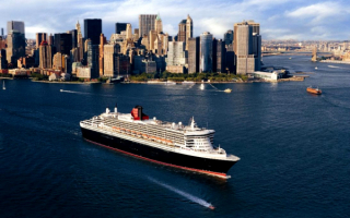 Круизный лайнер  Queen Mary 2 в Нью-Йорке