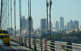 Вид с босфорского моста на Стамбул
