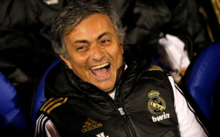 Жозе Моуринью смеется