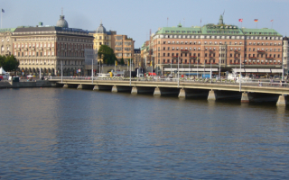 Мост через пролив в Стокгольме