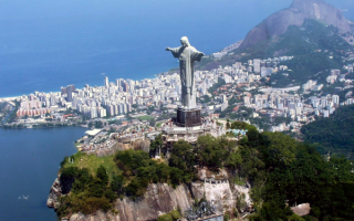 Рио - де - Жанейро город со статуей Иисуса Христа