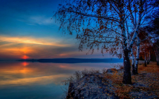 Осенний вечер у озера