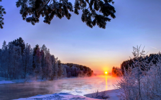 Закат над студеной рекой