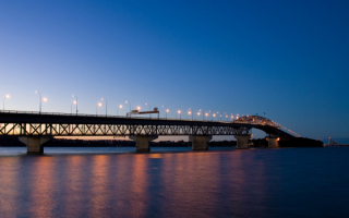 Оклендский мост в Новой Зеландии