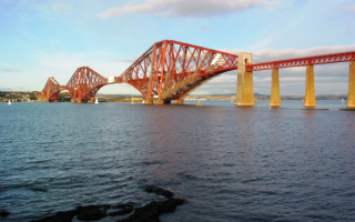 Мост через залив в Эдинбурге.