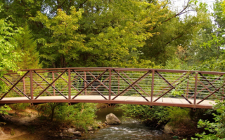 Мост через ручей.