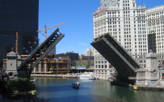 Разводной мост в Мичигане, США.