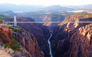 Мост над каньоном в Колорадо, США