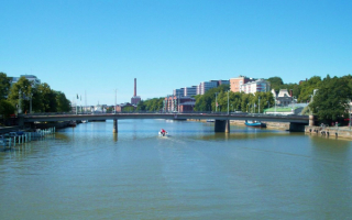 Мост через реку Аурайоки в городе Турку в Финляндии