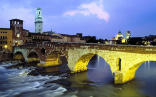 Мост в Вероне, Италия.