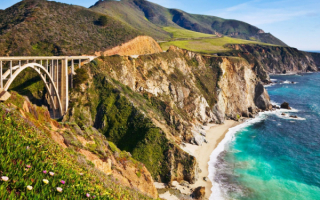 Мост на побережье Биг-Сюр, Калифорния, США.