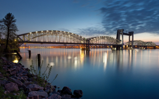 Разводной Финляндский железнодорожный мост в Санкт-Петербурге