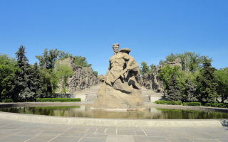 Скульптура солдата на Мамаевом кургане