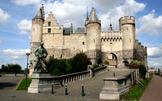 Замок Стеен в Антверпене