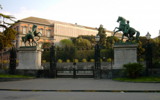 Королевский дворец в Неаполе, Италия
