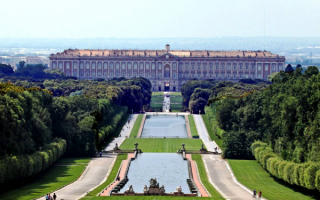 Королевский дворец в Казерте, Италия