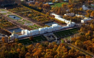 Петергофский дворец осенью