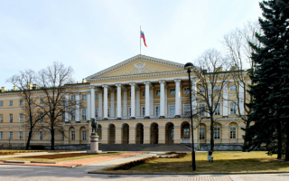 Смольный дворец в Санкт-Петербурге