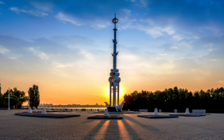 Ростральная колонна - памятник кораблестроителям в  Воронеже