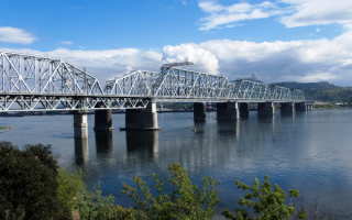 Железнодорожный мост через реку Енисей в Красноярске