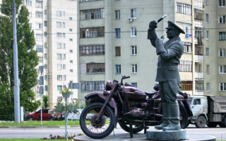 Памятник честному гаишнику