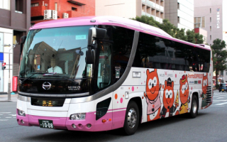 Японский автобус на улице города