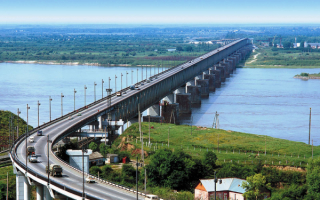 Мост через реку Амур в Хабаровске