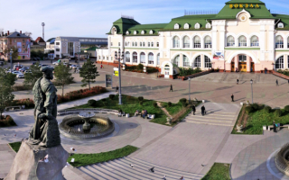 Памятник Ерофею Хабарову на привокзальной площади в Хабаровске