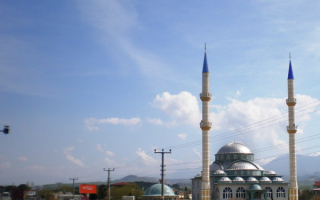 Мечеть у дороги в Памуккале