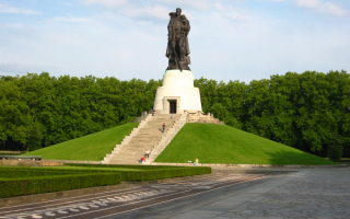 Памятник советскому солдату в Берлине