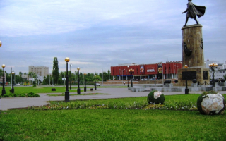 Памятник Петру 1 в Липецке