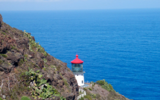 Маяк на склоне горы