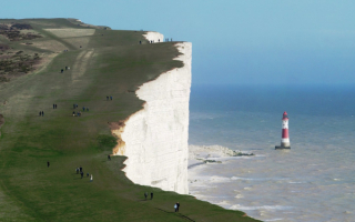 Маяк у мыса Бичи-Хед в Великобритании