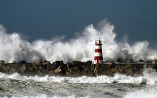 Шторм на маяке