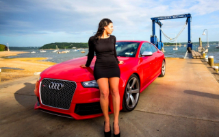 Девушка и Audi RS5
