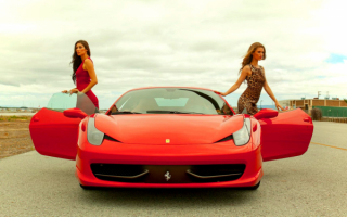 Девушки и Ferrari 458