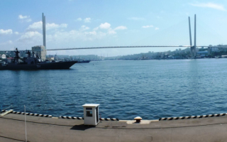 Бухта Золотой Рог  во Владивостоке.