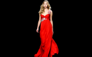 Девушка в красном вечернем платье