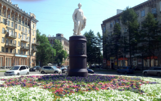 Памятник Суворову в Новокузнецке